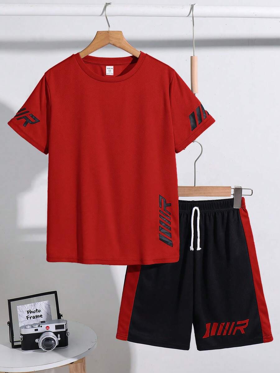 SHEIN 2件套青少年男童拼接运动纹理竖条纹图案短袖T恤和短裤套装 - 紅色 - 查看 1