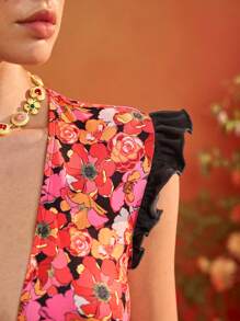 Frida Kahlo X SHEIN X Designer The Perfect Party Mono sin mangas con volantes y pantalón acampanado con estampado floral negro para mujeres, conjunto para vacaciones y días festivos