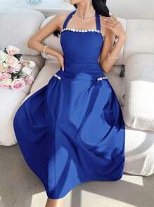 Modelyn Vestido midi elegante de mujer de unicolor con adorno de strass en la cintura y en el cuello halter - azul real - Ver 4