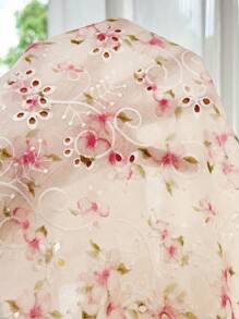 SHEIN Clasi Blusa de mujer talla grande con cuello en V, bordado y estampado, manga corta, atuendos de verano para mujer, atuendos de vacaciones para mujer, ropa de verano para mujer, blusas para salir, blusas de verano lindas