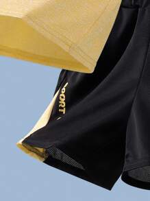 SHEIN 2件套青少年男孩拼色图案T恤和短裤运动服