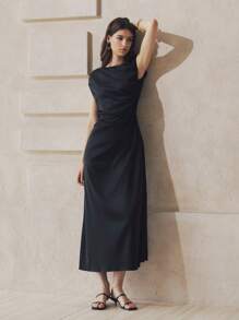 SHEIN Unity Gaun Satin Berkerut Pinggang dengan Bahu Asimetris Gaya Pantai Prancis - Hitam - View 6