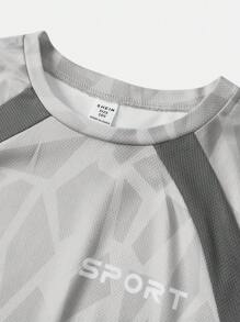 SHEIN 2 szt. Chłopięcy sportowy, sportowy, z nadrukiem graficznym, okrągłym dekoltem, krótkim rękawem, zestaw koszul i spodenek, odpowiedni do dojazdów do pracy, szkoły, codziennego noszenia, odpowiedni do uprawiania sportu, biegania, koszykówki, zajęć na świeżym powietrzu, wiosna/lato