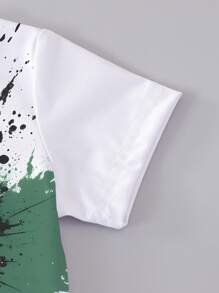 SHEIN 1 套年轻男孩运动风格服装，白色图案 T 恤带有泼墨效果足球印花，绿色短裤带有“SOCCER”文字，短袖 T 恤和短裤适合夏季，适合日常足球比赛 - 彩色 - 查看 5