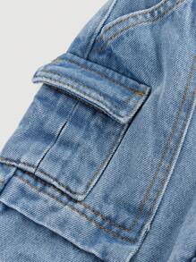 SHEIN Jeans en denim bleu loose fit pour bébés garçons avec design fendu à poches cargo et effet stone wash rétro. Décontracté et polyvalent pour les vêtements de printemps/été intérieurs/extérieurs des bébés garçons - Jean clair - Voir 4