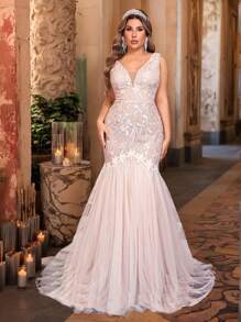 Glamrae Vestido de novia de talla grande elegante de cola de sirena, con contraste de encaje y malla floral, diseño de escote en V profundo y adornos con flecos, para la novia - Blanco - Ver 2