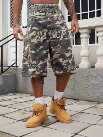 Street Life Pantalones vaqueros recortados de pierna ancha con parche de camuflaje y bordado de letras para hombres