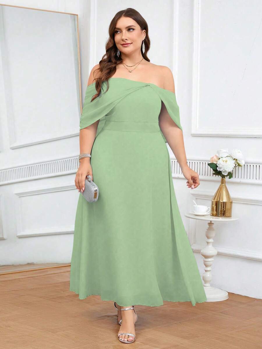 Coutiva Gaun Bridesmaid Ukuran Plus Elegan Polos Tanpa Bahu - Hijau - View 1
