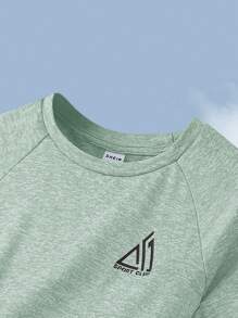 SHEIN 2 件装 Tween Boys 拼接撞色图案 T 恤和短裤运动套装 - 薄荷綠 - 查看 5