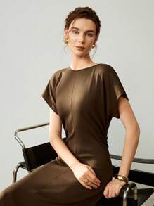 Uhlyne 时尚针织纯色优雅短袖圆领腰部褶饰合身通勤休闲独特连衣裙 - 棕色 - 查看 7