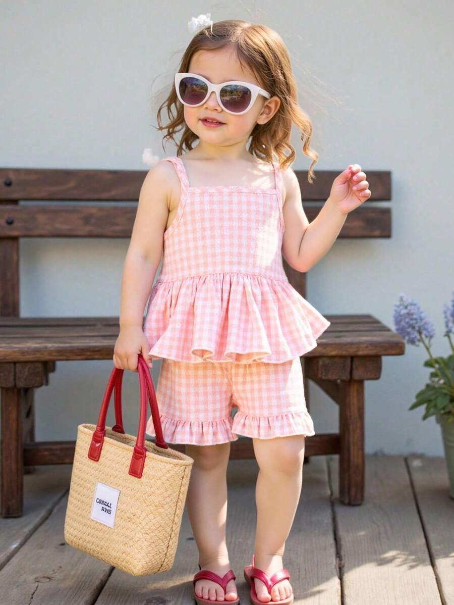 女婴两件套，2025 年夏季新款粉色和白色经典格子纽扣开衫，搭配荷叶边下摆吊带背心 + 可爱舒适婴儿短裤 - 粉色 - 查看 1