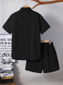 SHEIN 2件青少年男孩休闲百搭纹理短袖衬衫和短裤套装 - 黑色 - 查看 2