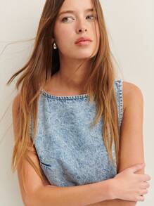 Nöista 带有腰带细节和方领的牛仔迷你连衣裙，打造浪漫夏日造型。 - 藍色 - 查看 3