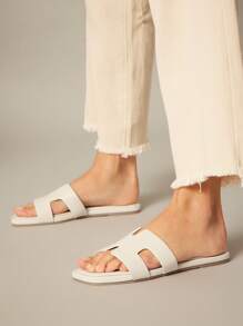 SHUZIA صندل مسطح بشكل عصري مريح للنساء