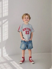 SHEIN Explorewe 2pcs Set Boys Street Style Colorblock Graphic Print T-Shirt Paired With Washed Denim Cargo Shorts, Fashionable Design Suitable For Daily Wear, Travel, Party, Casual Occasions For 4-7 Years Old Boys, Spring/Summer,Holiday,Summer,Travel - Grey - View 1