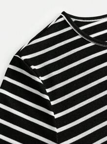 SHEIN Leap Crew Vestido casual básico de verano suelto con cuello redondo y manga corta, a rayas en blanco y negro, vestido diario informal para adolescentes, con abertura lateral, apropiado para la playa - Blanco y Negro - Ver 3