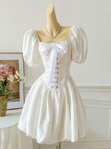 Modelyn Abito corto elegante da donna con scollo quadrato in pizzo e maniche corte