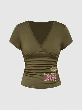 Hippie Maglietta a maniche corte elastica stile vintage con ricamo floreale e design applicato, adatta per spiaggia, festa, festival musicali, vestibilità comoda