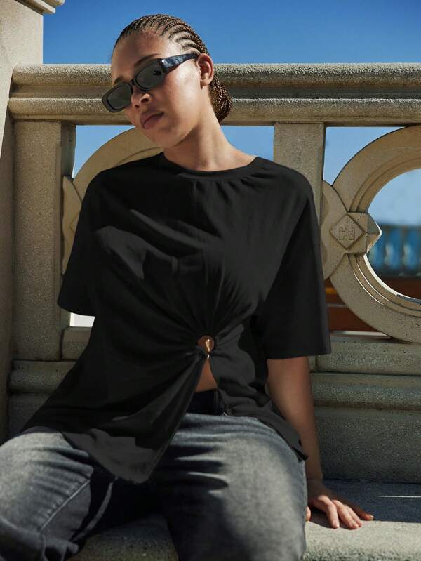 Maija Plus Size Women's Solid Black Cotton Crew Neck Short Sleeve T-Shirt With Metal Ring Waist Pleated Design, Basic Top For Summer & Autumn, Streetwear Business Casual