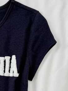 SHEIN 少女春夏圆领休闲运动针织字母刺绣文字修身短袖T恤街头时尚运动休闲出游休闲夏装 - 藏蓝色 - 查看 3