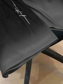 SHEIN 2 件青少年男童休闲渐变色短袖 T 恤和短裤套装，街头朋克摇滚校园服装，适合日常、派对、音乐节，适合春夏季，黑色和绿色英文印花