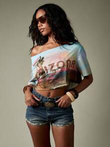 MISSGUIDED Arizona Wüsten Sonnenuntergang Off-Shoulder Crop T-Shirt mit Western Kaktus Grafik-Muster für Festivals, Konzerte, Lässig Sommer Frühling