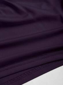 Sweetra Top court ras-du-cou sexy à décolleté profond avec boucle en métal, couleur unie pour femmes