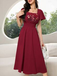 Modelyn Đầm midi tay ngắn thêu hoa cổ vuông cho nữ, thắt eo - Màu Đỏ Sâu - Xem 2