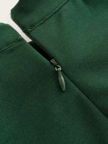 Ellevyn 繫帶領飛袖纯色連衣裙