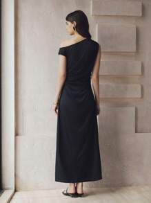 SHEIN Unity Gaun Satin Berkerut Pinggang dengan Bahu Asimetris Gaya Pantai Prancis - Hitam - View 3