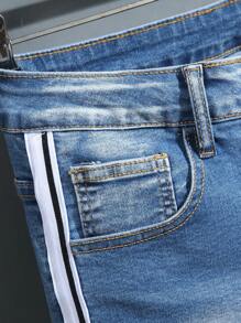 Manfinity LEGND Denim Denim Casuais Rasgados com Impressão de Letras no Bolso para Homens - Lavagem Média - Visão 6