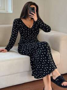 Dazy Plus 加大码V领印花弹力修身长款睡裙，女士睡衣连衣裙，适合秋冬季穿着 - 黑色 - 查看 8