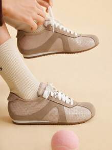 CUCCOO EASI 女士拼色圆头平底运动鞋，休闲时尚舒适 PU 皮革卡其色运动鞋，适合日常和户外穿着