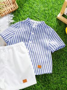 SHEIN 2 件套男婴条纹 Polo 领休闲舒适短袖衬衫和白色短裤套装，适合室内、户外、日常、运动、玩耍、派对、摄影、度假、节假日、春夏季 - 藍白色 - 查看 6