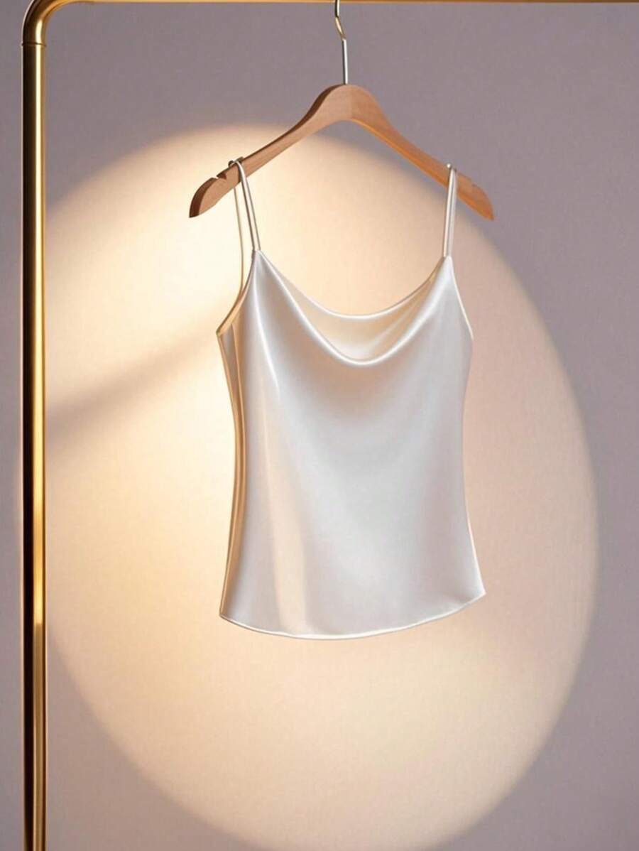 Franclia 女士深V领缎面吊带背心 - 杏色 - 查看 1