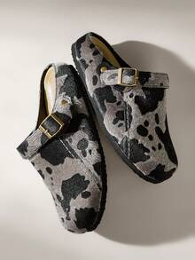 Solecia Giày đế bằng in họa tiết bò sữa cho nữ có khóa điều chỉnh - Xám - Xem 6