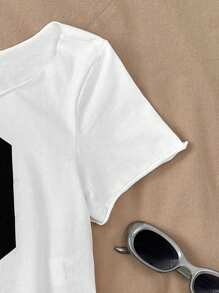 SHEIN Top ajustado con estampado, manga corta, hombros descubiertos, con eslogan de punto blanco real para adolescentes. Informal, fresco, básico, versátil, moda deportiva de verano. Ideal para vuelta al cole y uniformes escolares. - Blanco - Ver 5