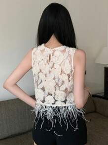 DAZY Blusa elegante estiva da donna in organza, con decorazioni in pizzo floreale 3D, trasparente, con frange all'orlo, senza maniche. Top corto da donna per uscire - Bianco - Visualizzare 4