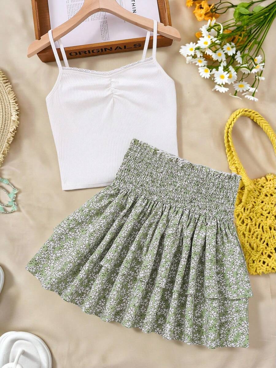 SHEIN 青少女褶邊蕾絲上衣和褶皺花卉印花裙子套裝,帶有荷葉邊 - 綠色 - 查看 1