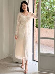 DAZY Einfarbiges Jacquard-Gewebe Taille geschnürt Langarm Schräger Kragen Spaghetti-Träger 2 in 1 Bindeband Elegantes Resort Maxikleid für Damen, Herbst