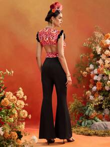 Frida Kahlo X SHEIN X Designer The Perfect Party Mono sin mangas con volantes y pantalón acampanado con estampado floral negro para mujeres, conjunto para vacaciones y días festivos