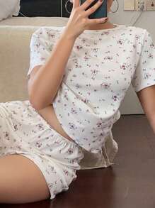 Dazy Plus Conjunto de pijama con parte superior de cuello redondo suelta con estampado floral ditsy y shorts