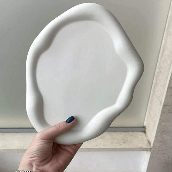 SHEIN 1pc Asymmetrical Oval Silicone Tray Mold