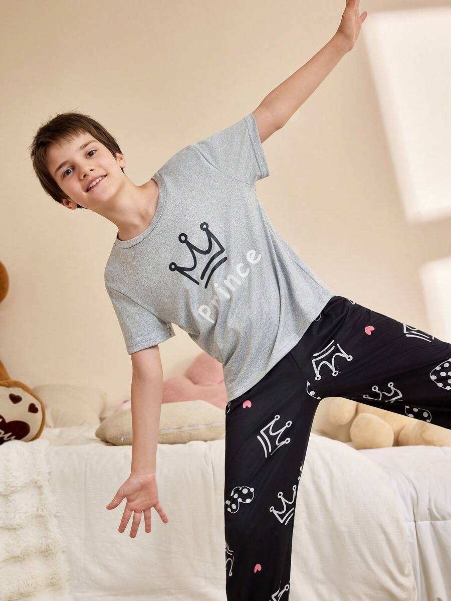 SHEIN 皇冠印花短袖和长裤男童睡衣套装 - 灰色 - 查看 1