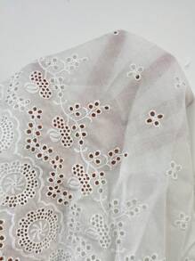 SHEIN Unity Conjunto de top corto sin mangas con escote en V profundo y parches de encaje, y minifalda tubo de ajuste ceñido - Atuendo sensual para discoteca, estilo euroamericano - Blanco - Ver 6