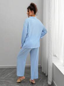 SHEIN Set de 2 piezas de top de manga larga y pantalones color azul cielo para maternidad, de tela texturizada - Azul - Ver 2