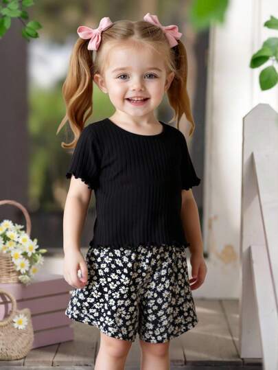 SHEIN Young Girl Lettuce Trim Tee & Ditsy Floral Print Shorts Holiday Outfits