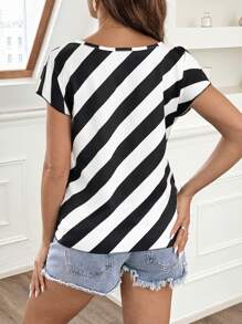 SHEIN Side Drawstring Maternity Round Neck Short Sleeve Casual Shirt - Black and White - View 2