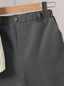 SHEIN Conjunto de camisa de manga corta a rayas y pantalones cortos con estilo de caballero para niño preadolescente