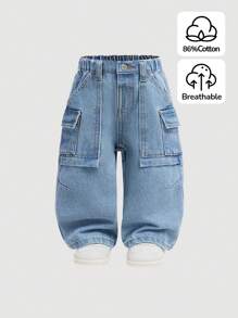 SHEIN Jeans en denim bleu loose fit pour bébés garçons avec design fendu à poches cargo et effet stone wash rétro. Décontracté et polyvalent pour les vêtements de printemps/été intérieurs/extérieurs des bébés garçons - Jean clair - Voir 1